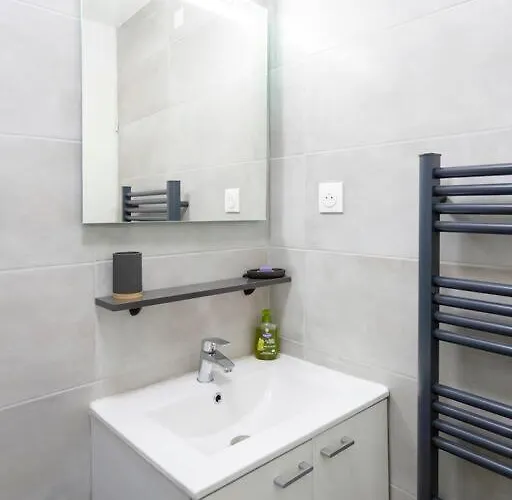 Chez Sebastien - Paisible Au Bord D'un Avec Parking Apartment *